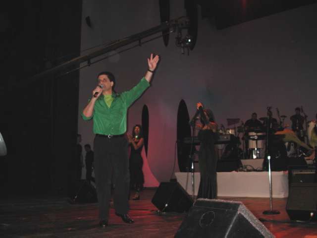 Foto 090 - Apresentação ao Vivo