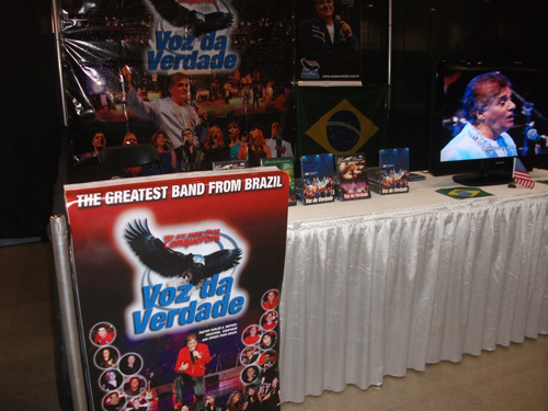 Banner em destaque e mesa de exposições